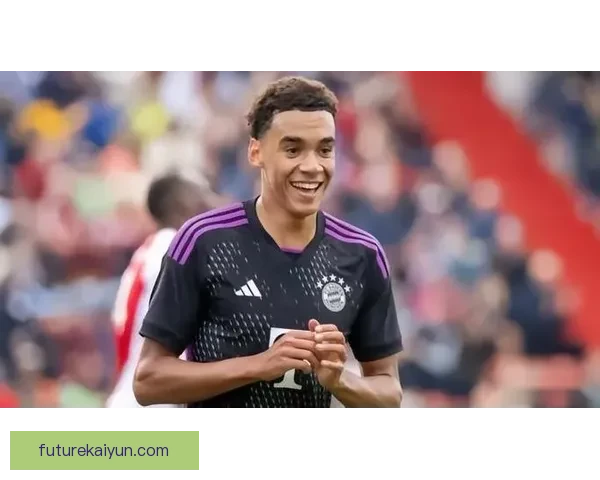 穆西亚拉的场上成熟度持续提升，表现值得关注成为球队的中场核心。